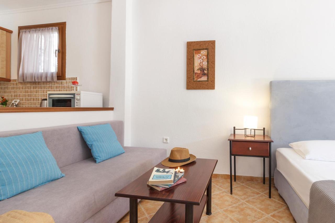 Maltinas House Aparthotel Мола Калива Екстериор снимка